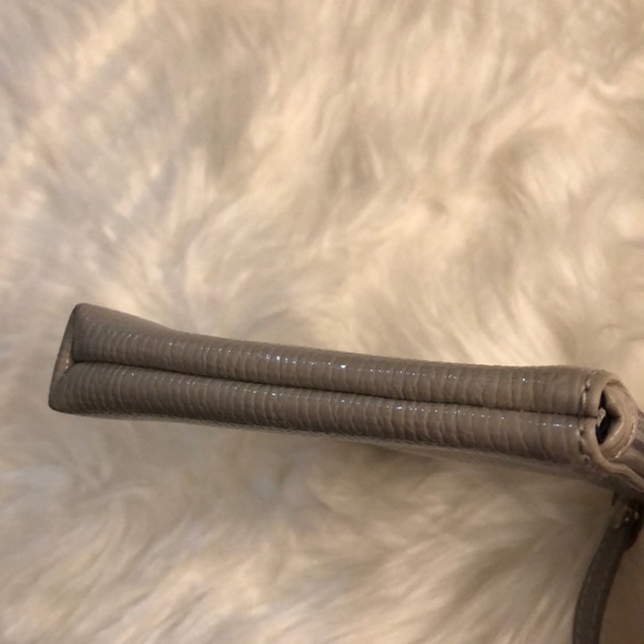 NWOT Nine West Glossy Textured Zippered Wristlet - Picture 6 of 13